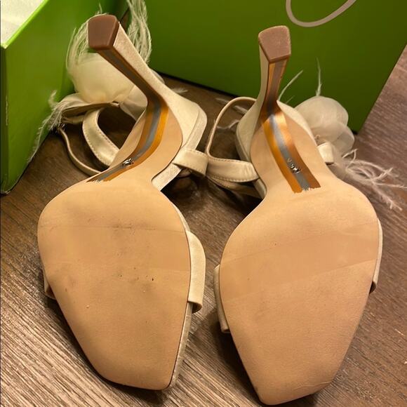 Leana Floral Strap Sandal NIB Dressy Perfection with Feminine Flair - Picture 8 of 10